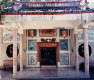 Chiangrai: Sala Chao Pho Doi Thong, outside (11.5 K)